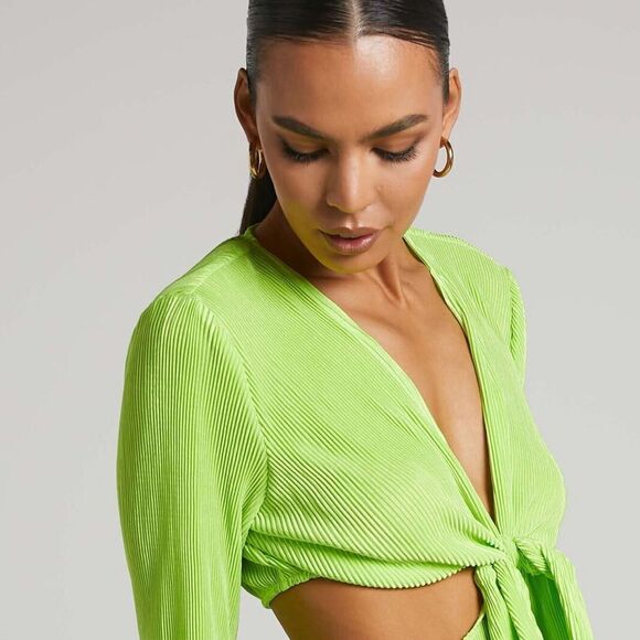 SHOWPO ELOWEN PLISSE LONG SLEEVE TIE FRONT‎ TOP IN LIME - Picture 3 of 7